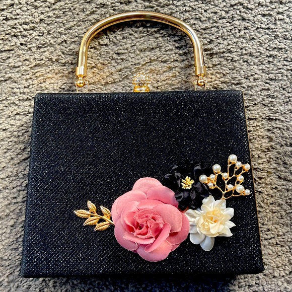 Handbags - EUC BLACK SPARKLY HANDBAG WITH FLORAL ARRAY ON FRONT. Clasp has crystals.